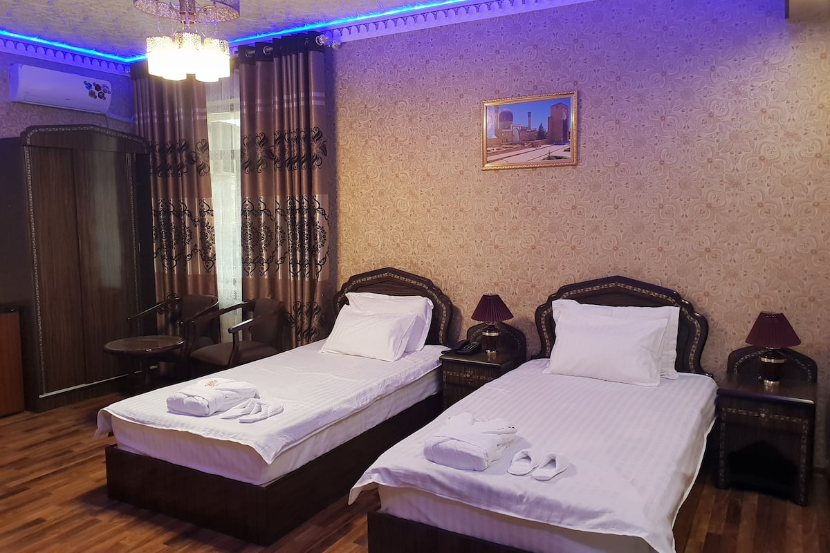 Phòng đôi Deluxe | Két bảo mật tại phòng, màn/rèm cản sáng, bàn ủi/dụng cụ ủi quần áo