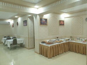 Free daily buffet breakfast - SHARQ PLAZA (Bukhara)