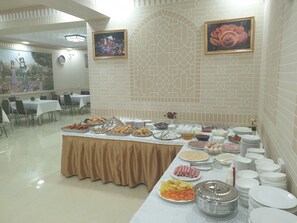 Free daily buffet breakfast - SHARQ PLAZA (Bukhara)