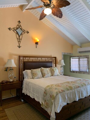 4 makuuhuonetta, työpöytä, silitysrauta/-lauta, ilmainen Wi-Fi