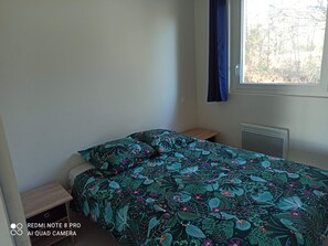 3 عدّة غرف نوم وواي فاي وملاءات أسرّة