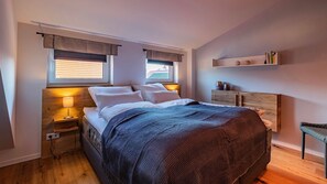 3 bedrooms, WiFi, bed sheets