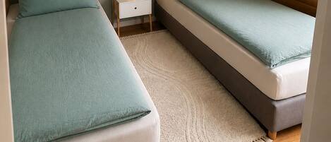 3 bedrooms, travel cot, WiFi, bed sheets