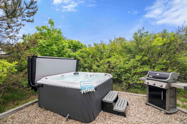 Outdoor spa tub - Walk to Water, Dazzling Sunsets on the Bay! (Truro)