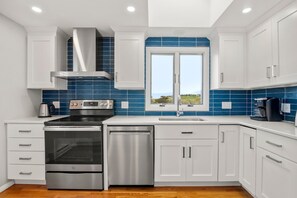 Fridge, microwave, oven, stovetop - Walk to Water, Dazzling Sunsets on the Bay! (Truro)