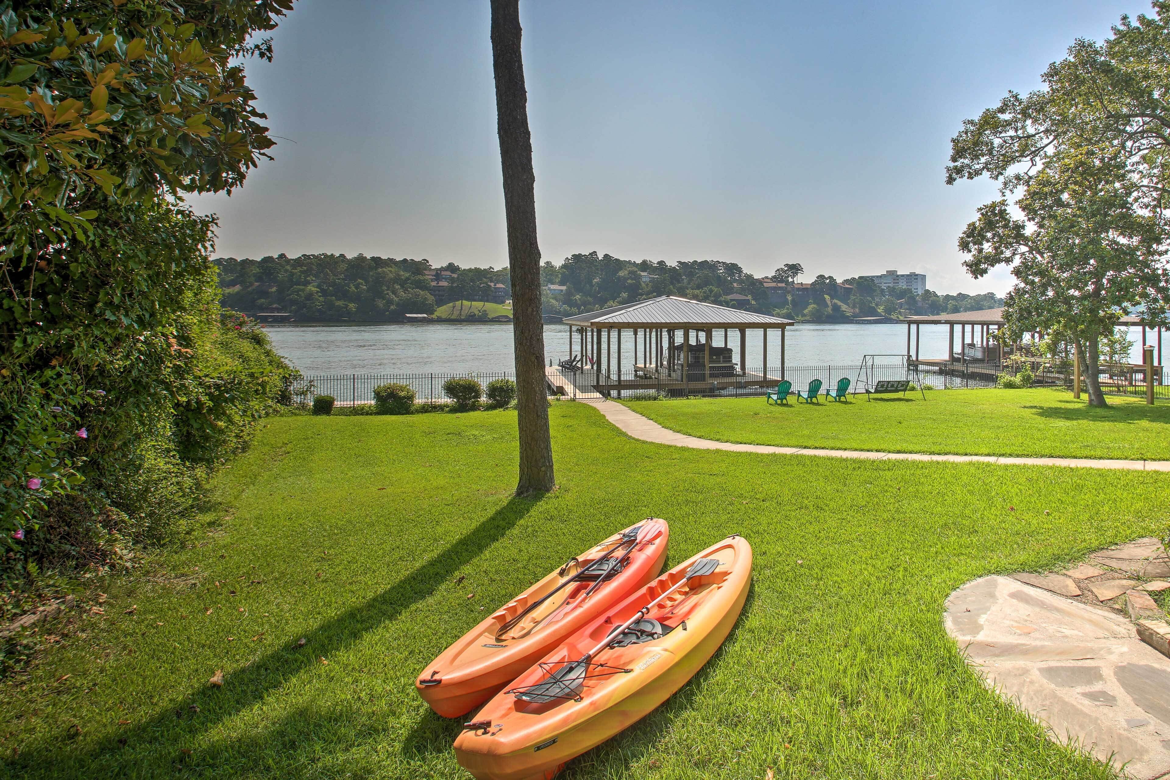 Lake Hamilton Family Escape w/ Kayaks, Dock, Grill
