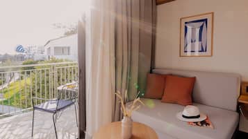 Habitación clásica, vistas al jardín | Minibar, escritorio, sistema de insonorización y wifi gratis