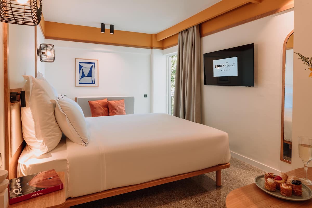 Phòng phong cách cổ điển, quang cảnh một góc biển | Minibar, bàn, phòng cách âm, truy cập Internet không dây miễn phí 