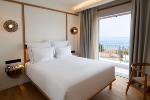 King Suite, Sea View | Minibar, skrivebord, lydisolert og wi-fi (inkludert)