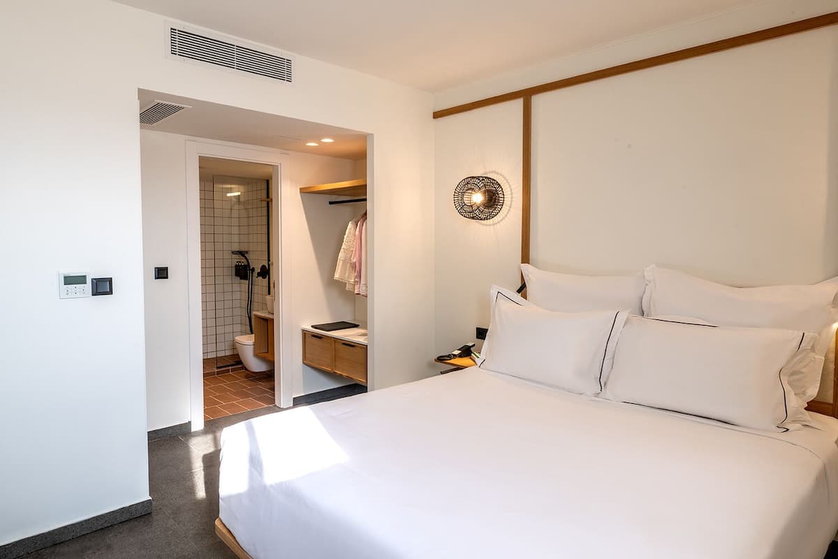 Minibar, bàn, phòng cách âm, truy cập Internet không dây miễn phí 