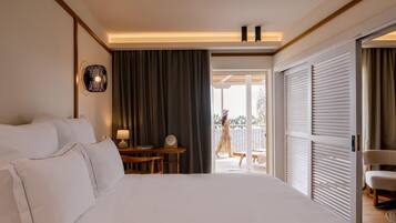 King Suite, Sea View | Minibar, desk, soundproofing, free WiFi