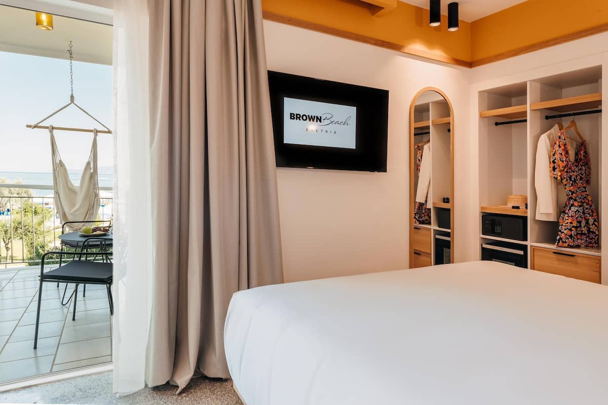 Classic Room, Garden View | Minibar, desk, soundproofing, free WiFi