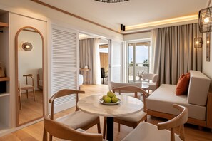 King Suite, Sea View | Minibar, meja kerja, kedap suara, dan Wi-Fi gratis