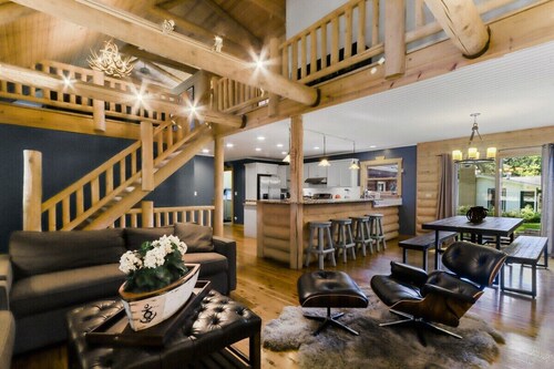 Renovated Log Home At Lake Geneva |Game Room |Ping Pong |Shuffleboard |Movie Room |Swingset |FirePit