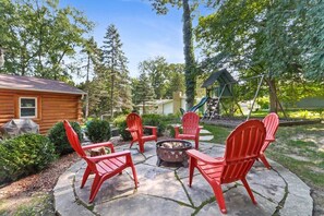 Terrace/patio - Renovated Log Home At Lake Geneva |Game Room |Ping Pong |Shuffleboard |Movie Room |Swingset |FirePit (Fontana)