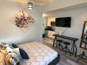 Iron/ironing board, WiFi, bed sheets