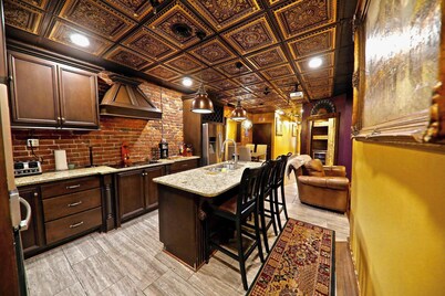 Heart Of Downtown! Steam Room, Massive 4br/2bth