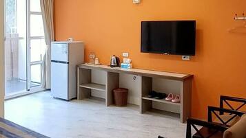 Deluxe Double Room, Mountain View | 1 bedroom, free WiFi, bed sheets