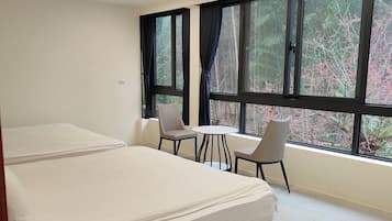 Panoramic Quadruple Room | Blick auf den Garten