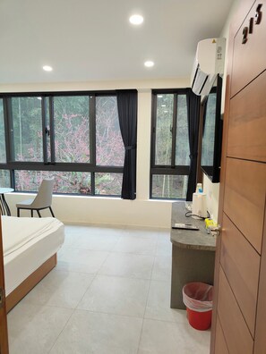 Panoramic Quadruple Room | 거실 공간 | 평면 TV