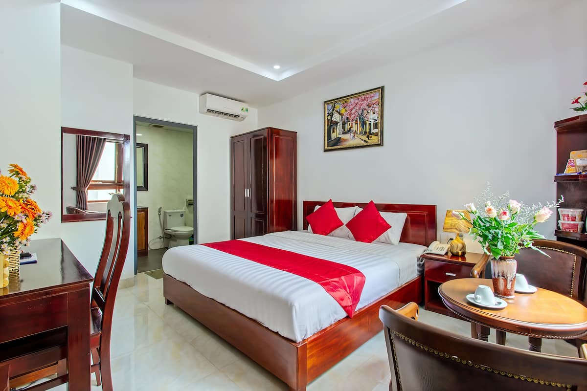 Superior Double Room | Minibar, in-room safe, desk, laptop workspace
