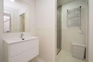 Shower, towels