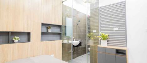 1 bedroom, desk, iron/ironing board, WiFi