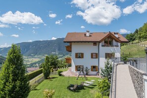 Property grounds - Modern “Apartment Sella” with Mountain View, Wi-Fi, Balcony, Garden & Terrace (Lajen)