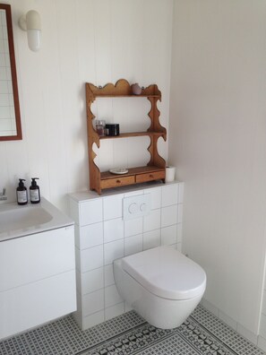 Bathtub - 140 sqm and garden in cozy and city near Kålltorp, also Gothia cup (Kålltorp)