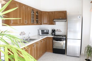 Kühlschrank, Mikrowelle, Geschirrspüler