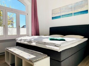 2 bedrooms, WiFi, bed sheets