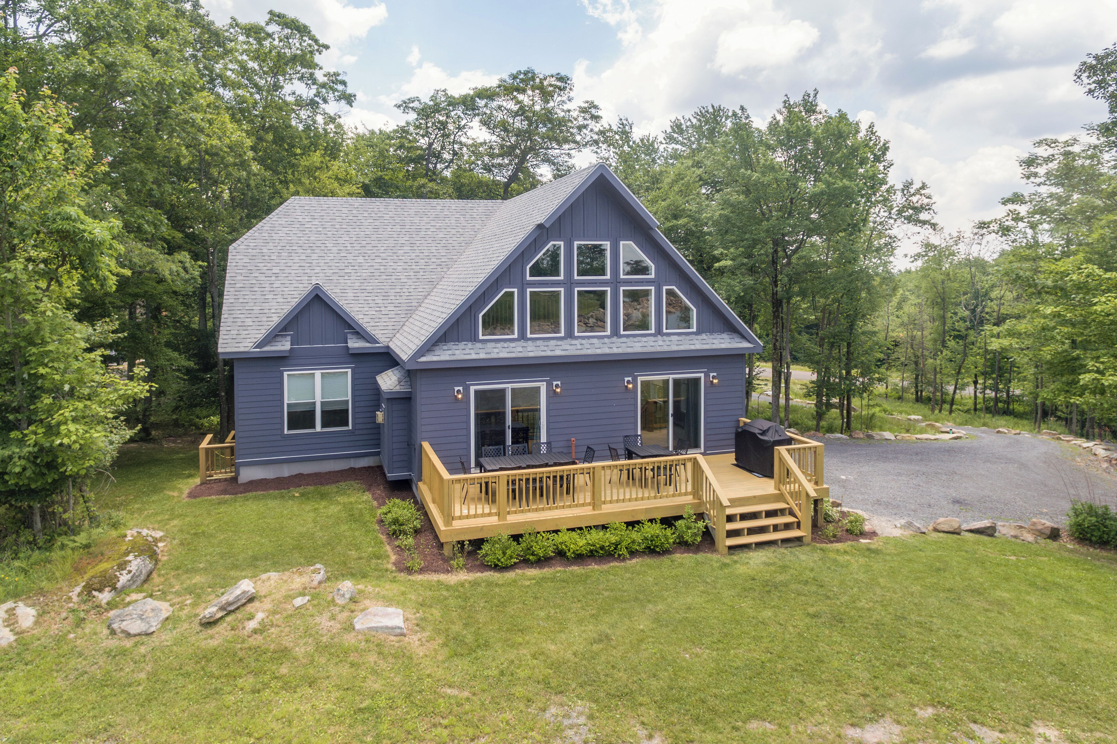 Wanderlust: Lake Area, Ski Area, Dogs Welcome, Hot Tub, Fire Pit, Fireplace!