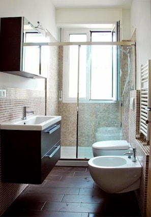 Hair dryer, towels