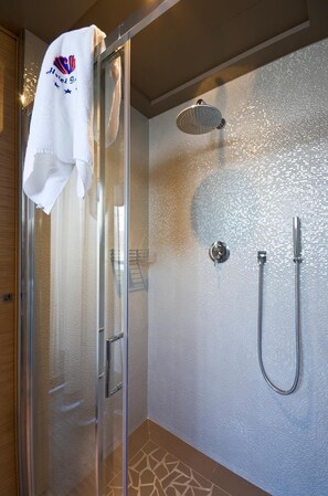 Shower, free toiletries, hair dryer, bidet - Hotel Italia (Bellaria-Igea Marina)