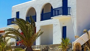 Front of property - Finikas Hotel (Naxos)
