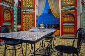 Café da manhã, almoço e jantar; culinária marroquina 