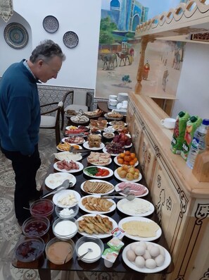 Free daily buffet breakfast  - Hotel Muso To'ra (Khiva)