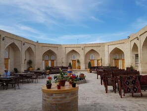 Courtyard - Hotel Muso To'ra (Khiva)