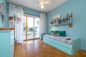 2 makuuhuonetta, silitysrauta/-lauta, ilmainen Wi-Fi, vuodevaatteet