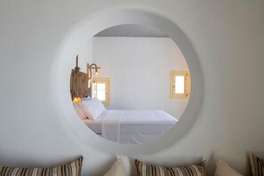 Suite estudio Elite, vista al mar | Ropa de cama de alta calidad y minibar