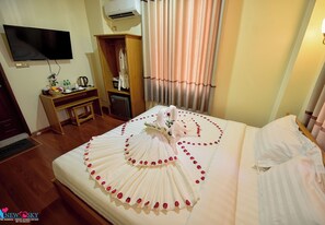 Deluxe Double or Twin Room | Minibar, in-room safe, desk, blackout curtains - Hotel Homey Mandalay (Mandalay)