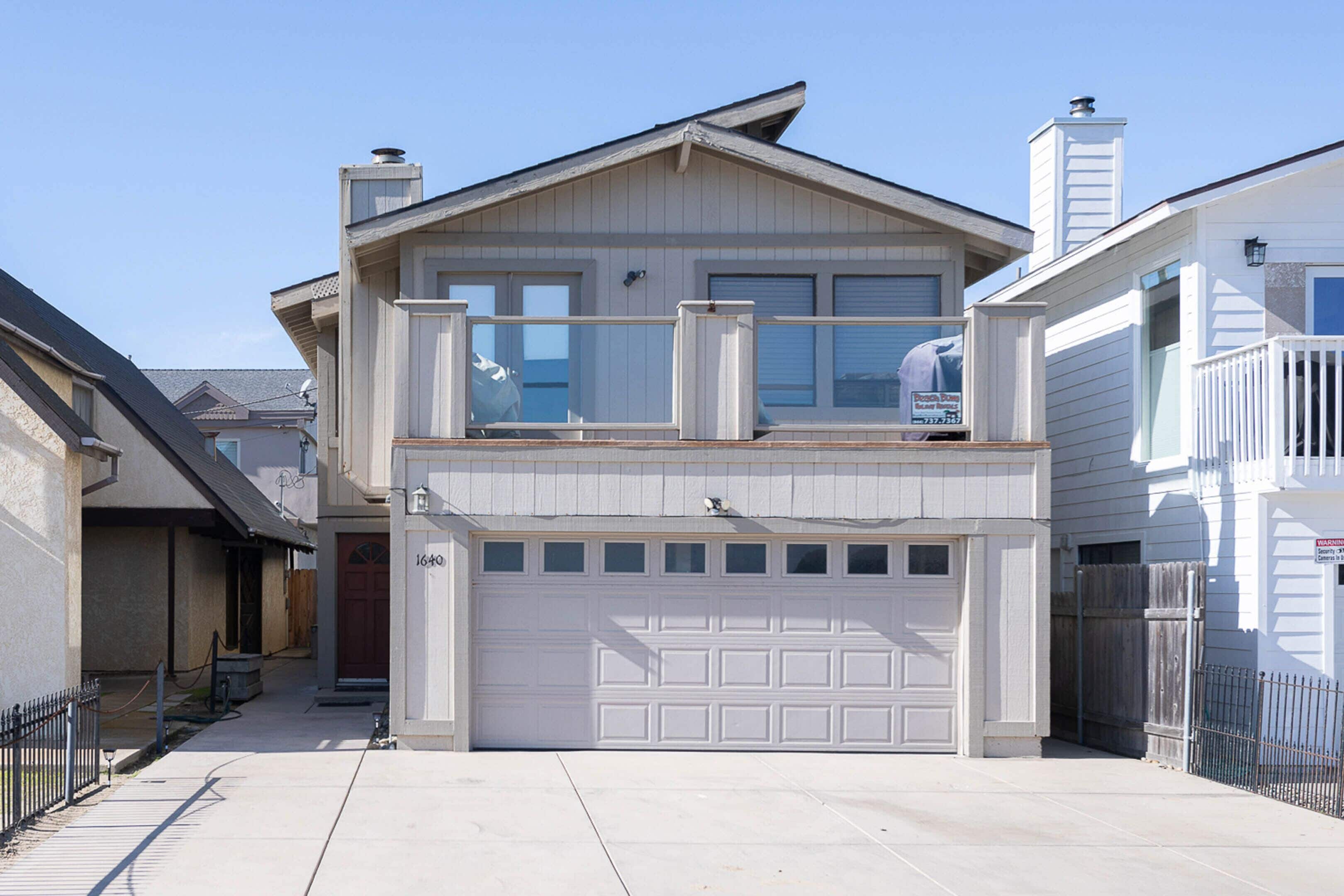 Beautiful Large Beach House with Lagoon Views!