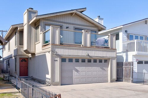 Beautiful Large Beach House with Lagoon Views!