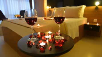 Double Room | Premium bedding, soundproofing, iron/ironing board, free WiFi