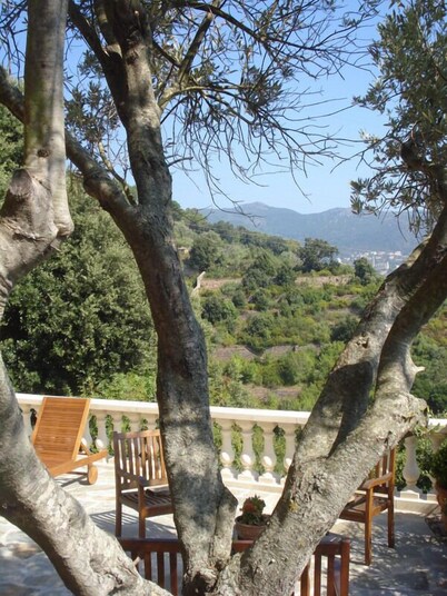 Ground floor of beautiful villa T2 - 70 m2 - 4 people with magnificent sea views