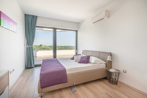 4 bedrooms, iron/ironing board, WiFi, bed sheets - Beautiful modern 4-BR villa for 8 with pool in Istria (Pican)