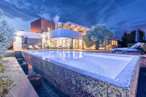 Outdoor pool - Beautiful modern 4-BR villa for 8 with pool in Istria (Pican)