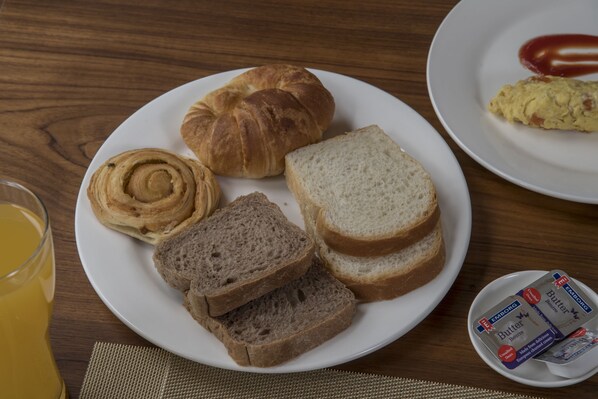 Breakfast buffet - Golden View Hotel (Nyaung-U)
