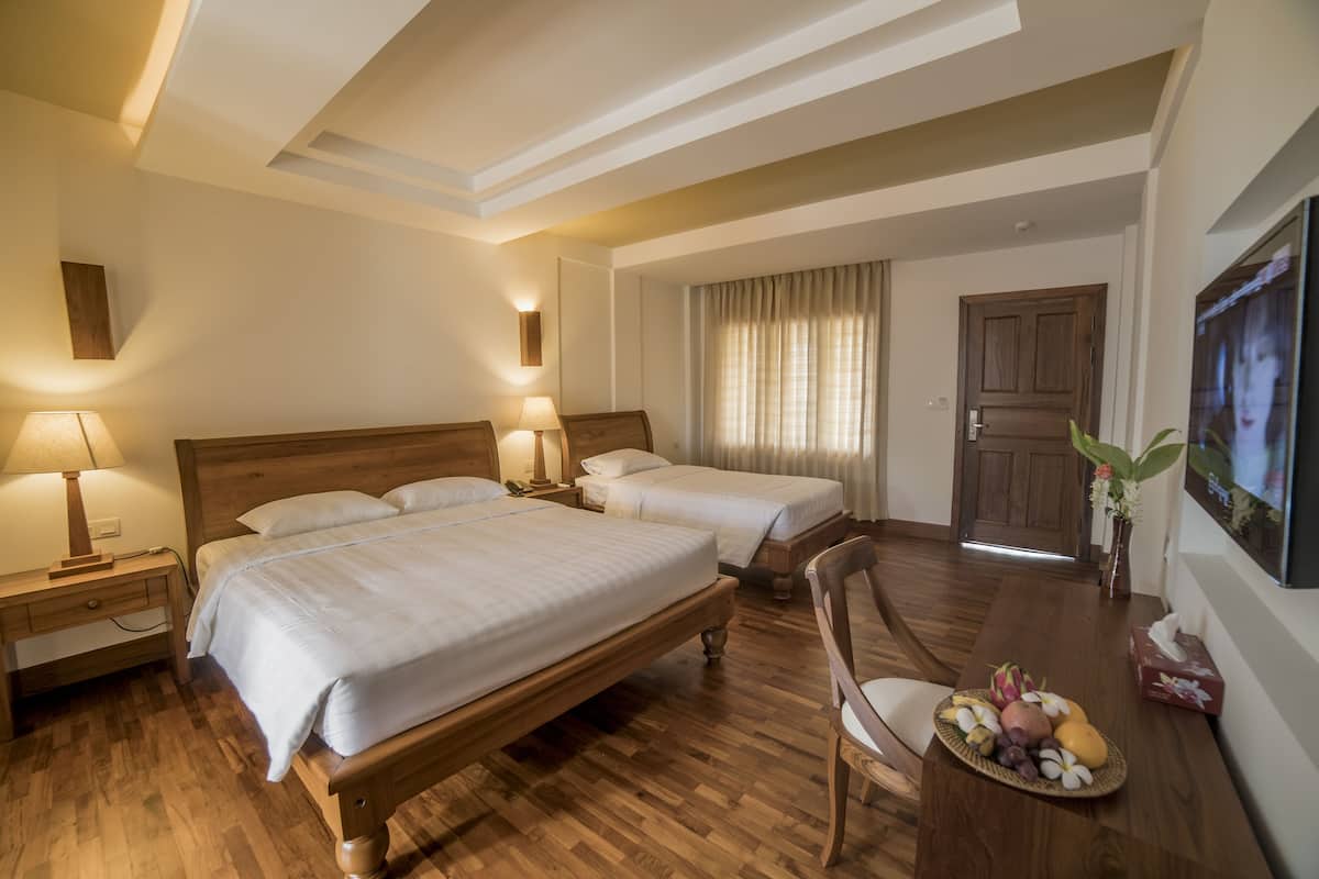 Deluxe Triple Room | Minibar, in-room safe, desk, blackout drapes