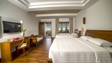 Deluxe Triple Room | Minibar, in-room safe, individually furnished, desk